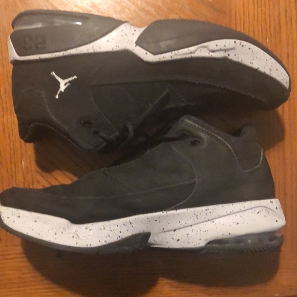 EUC Nike Jordan’s basketball shoes - Picture 3 of 6